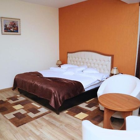 Râmnicu Vâlcea Hotel Crystal Palace المظهر الخارجي الصورة