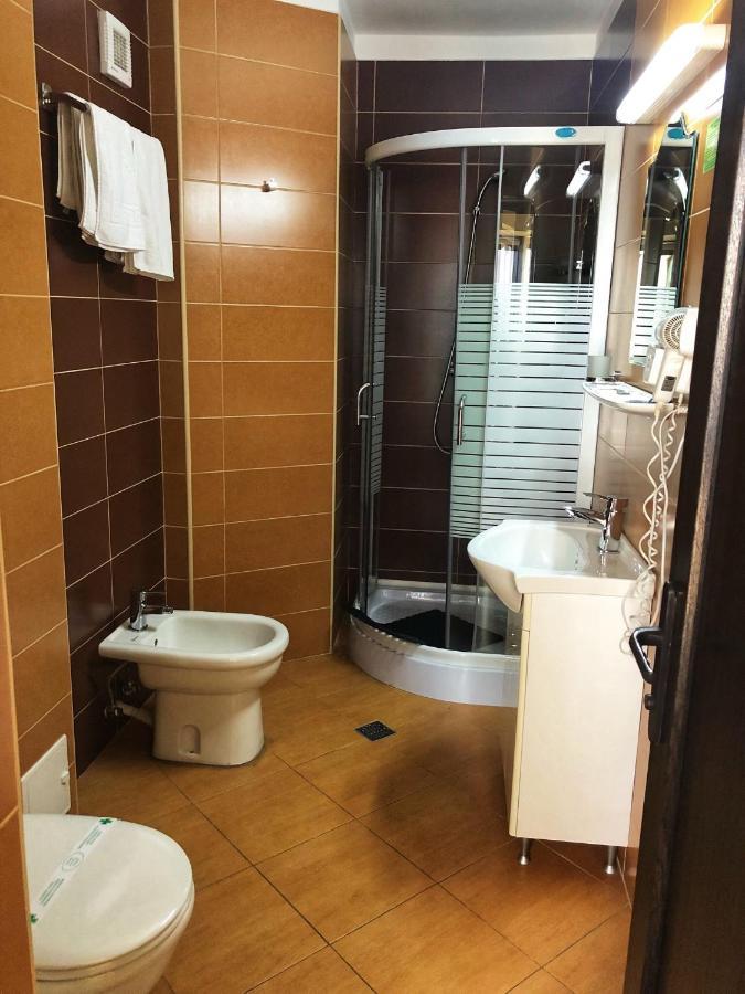 Râmnicu Vâlcea Hotel Crystal Palace المظهر الخارجي الصورة