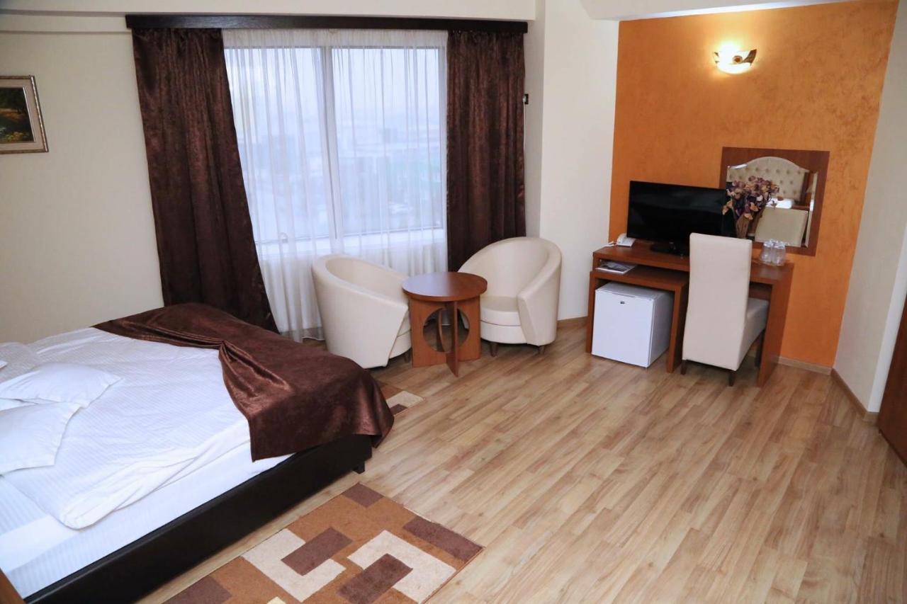 Râmnicu Vâlcea Hotel Crystal Palace المظهر الخارجي الصورة